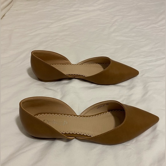 Refresh Tan Pointed Toe Flats Size 7.5 - Picture 2 of 10